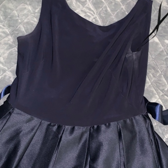 Elegant dinner gown - Picture 2 of 5